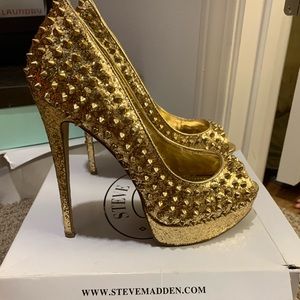 Steve Madden Studded Pump